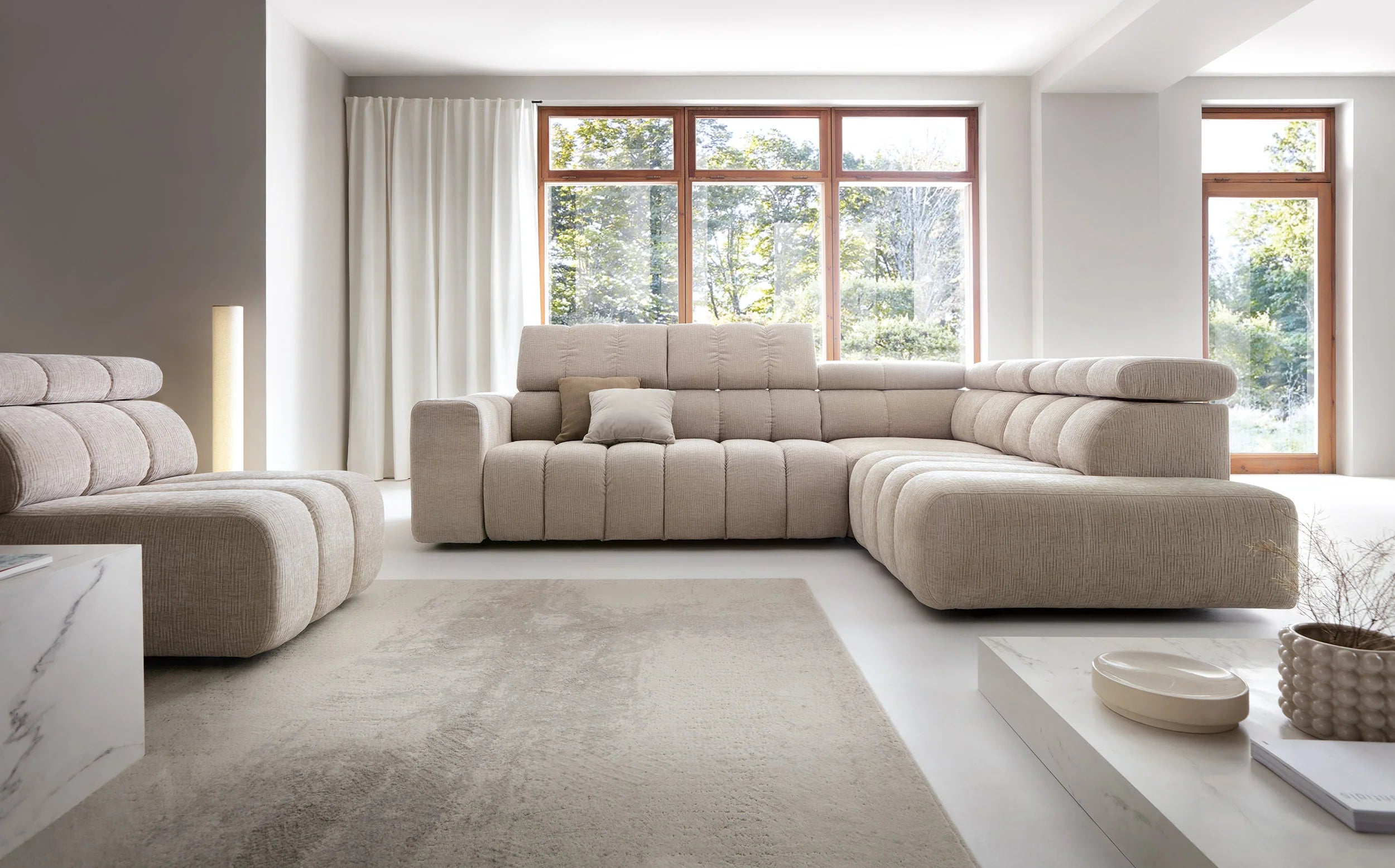 Designer Ecksofa Zürich mit elektrischer Sitzverlängerung in Chenille