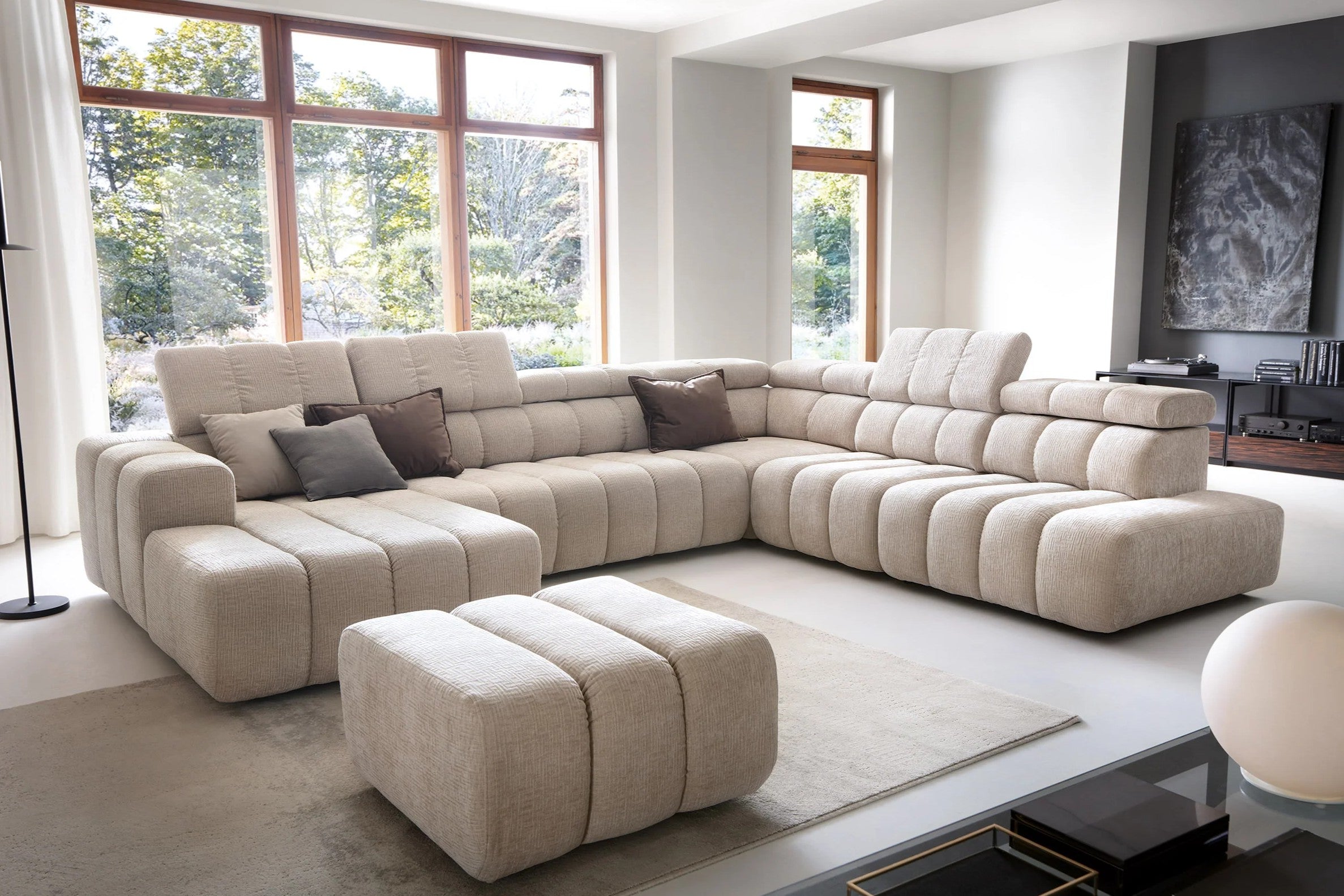 Designer Wohnlandschaft Zürich mit elektrischer Sitzverlängerung in Chenille